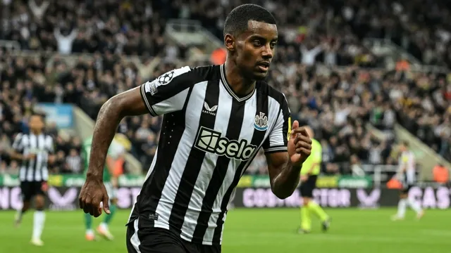 Alexander Isak, Football