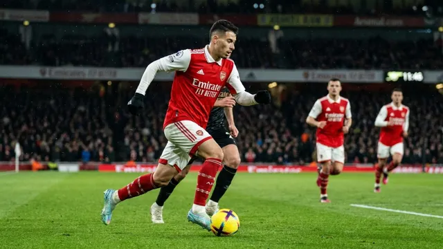 Gabriel Martinelli, Football