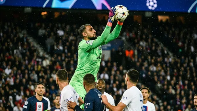 Gianluigi Donnarumma, Football