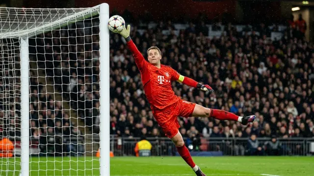 Manuel Neuer, Football