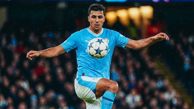 Rodri Hernandez, Football
