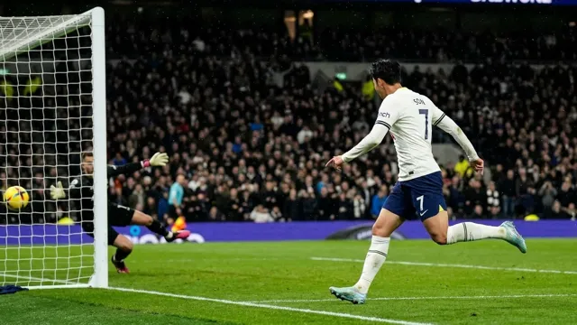 Son Heung-min, Football